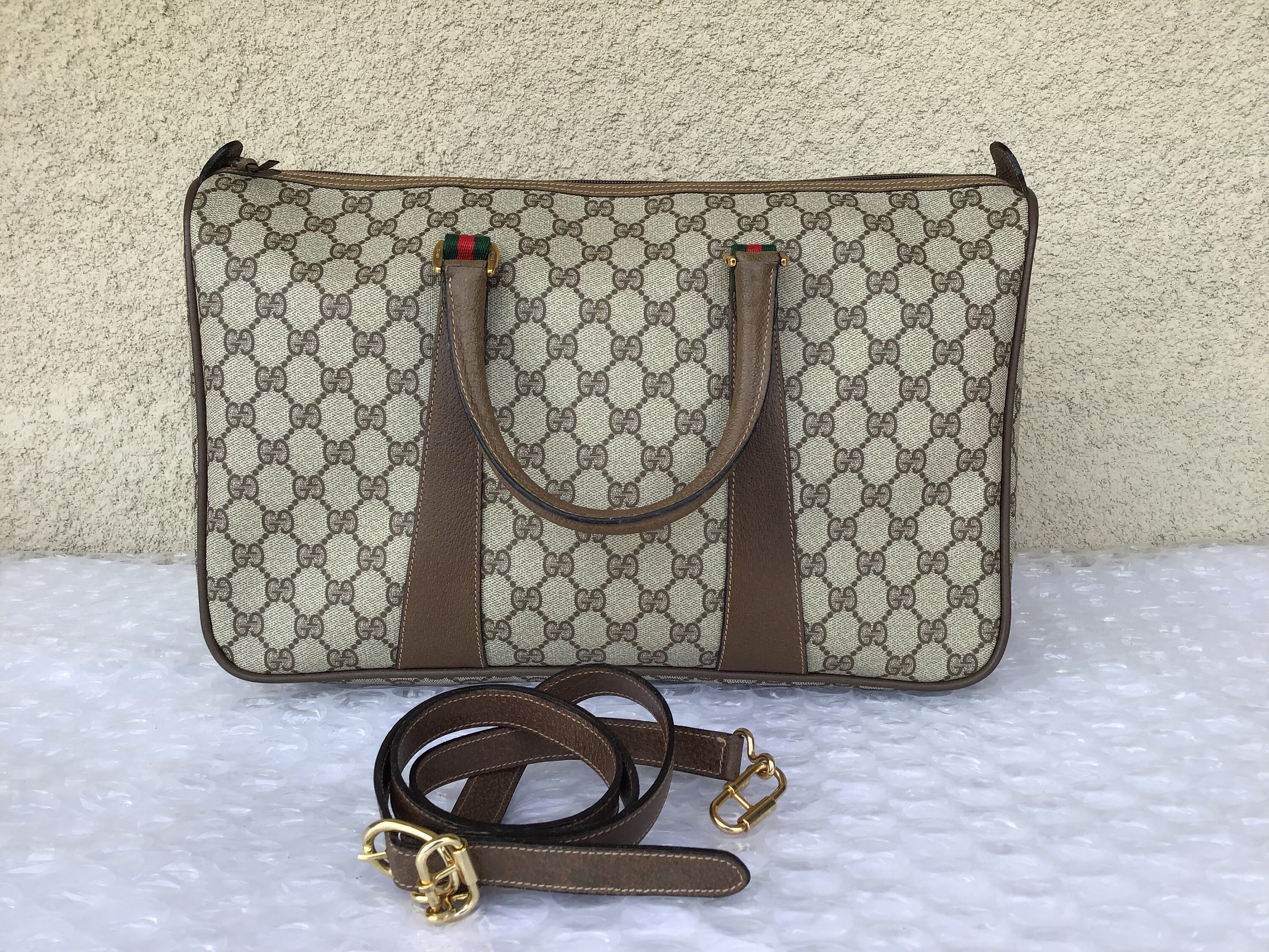 La Femme Vintage - Authentic Gucci doctor bag in navy. 10.5 L x