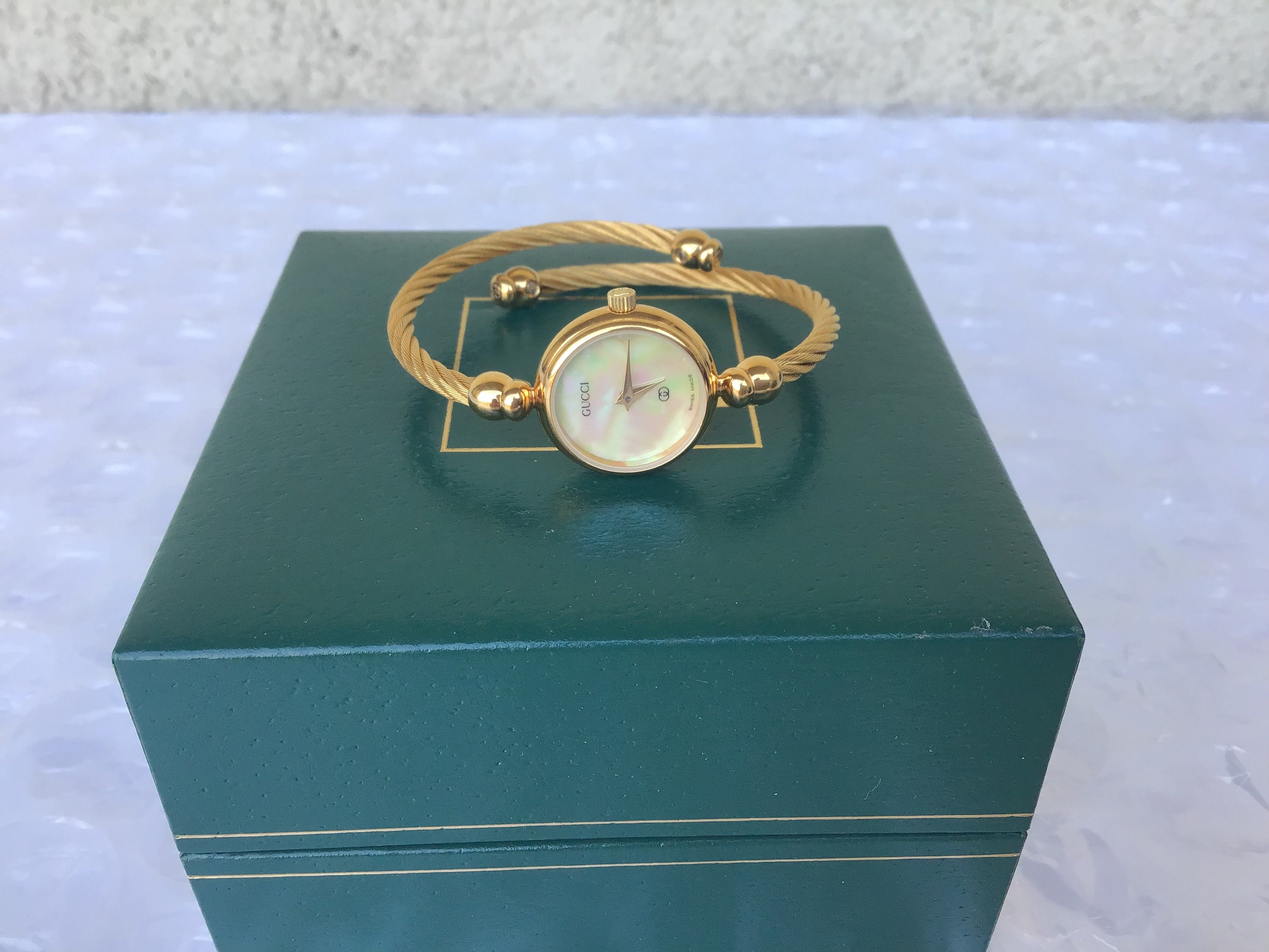 Gucci bangle store watch vintage