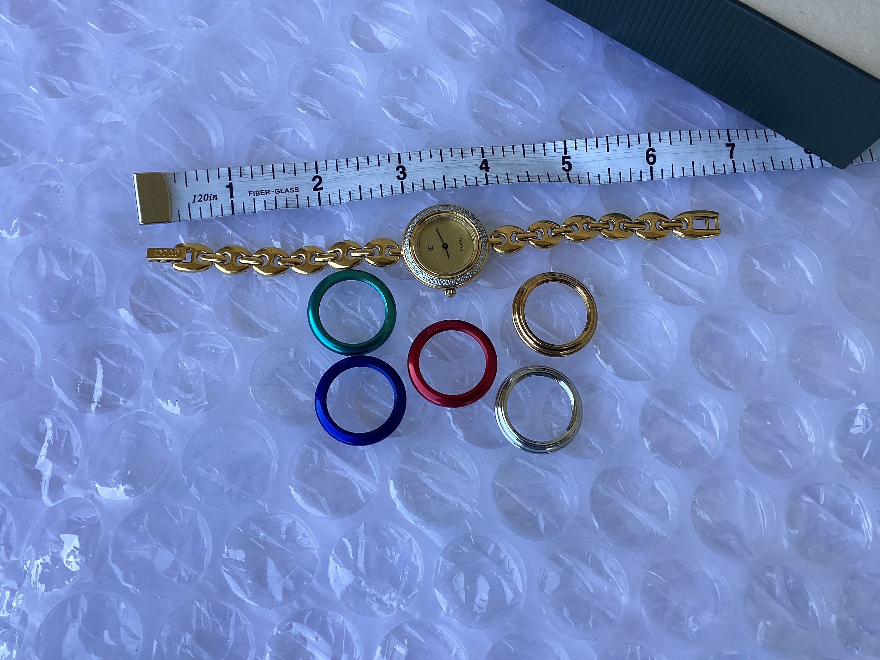 RARE GUCCI vintage RARE collectable watch bracelet with changing color beze… Vintage Gucci Watch Interchangeable Bezels - Etsy main image 2