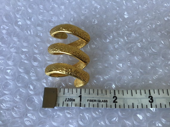 Vintage Scarf Holder/Ring Gold Tone Mint Condition - image 3