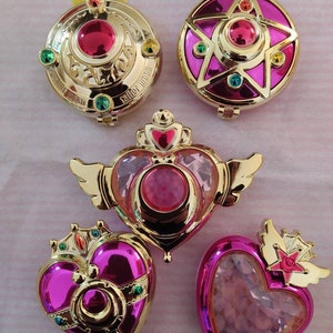 Sailor Moon compact mirror case gashapon Hanshin moon brooch Prism heart chibi moon cosmic heart crisis moon kawaii Japan cosplay