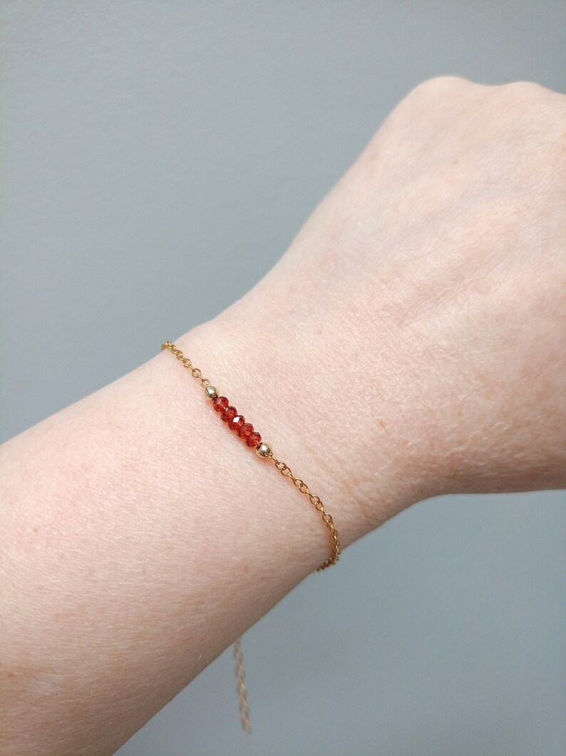 Garnet Zartes Armband 14K Gold Filled Kreativität, Sexualität und Anziehung Bild 3