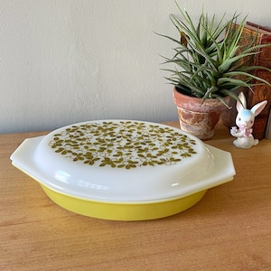 Vintage Pyrex Casserole Dish, Verde Pattern Pyrex, Pyrex Olive Verde Divided Casserole Dish with Lid, Vintage Pyrex, Unique Pyrex, Pyrex