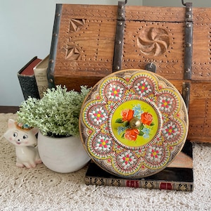 Vintage Metal Tin, Vintage Floral Tin, Raised Textured Tin, Vintage Tin, Vintage Biscuit Tin, Flower Candy Tin, Vintage Storage, Metal Tin