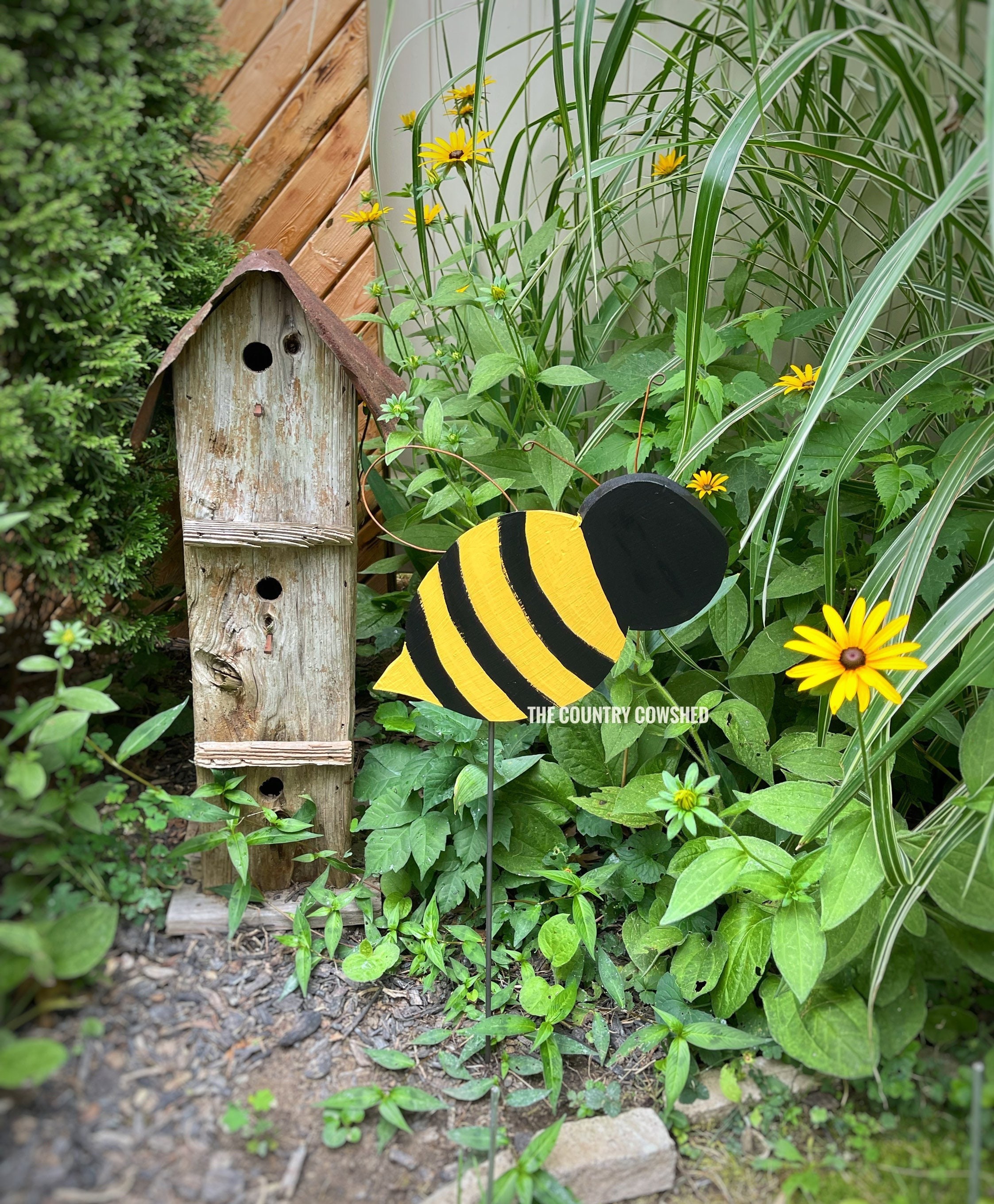 Bee Shaker Sign, Honey Bee, Bumble Bee Decor, Bumble Bee Shaker, Honey Bee  Shaker Sign, Shaker Sign, Bee Tiered Tray, Bee Hutch Decor 