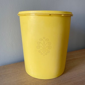 Vintage Tupperware Canister, Yellow Tupperware, Large Yellow Stacking Tupperware Canister, Vintage Tupperware, Yellow Tupperware
