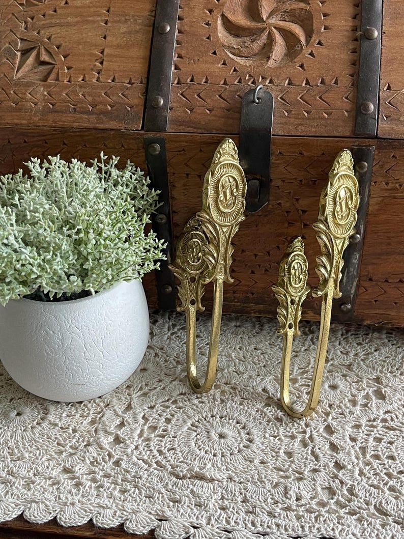 Vintage Brass Curtain Tie Backs, Pair of Curtain Tiebacks, Vintage Brass, Curtain Tie-backs, Ornate Brass Curtain Tie Backs, Victorian Brass