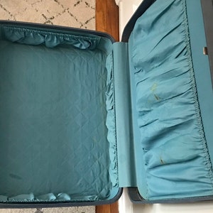 Vintage blue suitcase, vintage monarch suitcase, Vintage luggage image 9