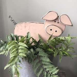 Pig yard stakes, spring yard stakes, wood stakes, pig outdoor decorations, piglet garden stakes, Farm animal yard art, farmhouse stake, pigs