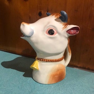 Vintage Cow Pitcher, Ceramic Creamer, Cow Pitcher, Farmhouse Kitchen, Cow Collectible, Cow Decor, Country Kitchen, 50s Kitchen Decor