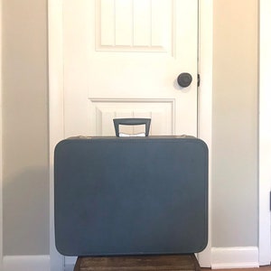 Vintage blue suitcase, vintage monarch suitcase, Vintage luggage image 7