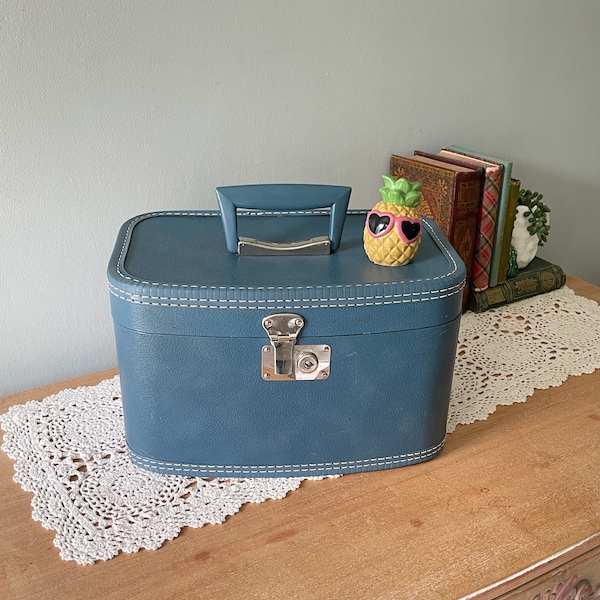 Vintage Blue Train Case, Blue Travel Case, Retro Vanity case, Bohemian Storage, Blue Luggage, Vintage Storage, Makeup Case, Starline