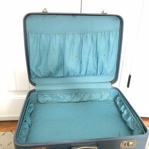 Vintage blue suitcase, vintage monarch suitcase, Vintage luggage image 4