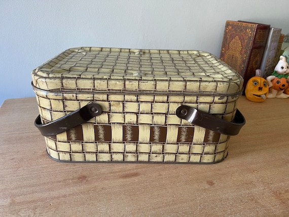 Vintage Picnic Basket, Vintage Metal Basket, Vintage Easter Basket
