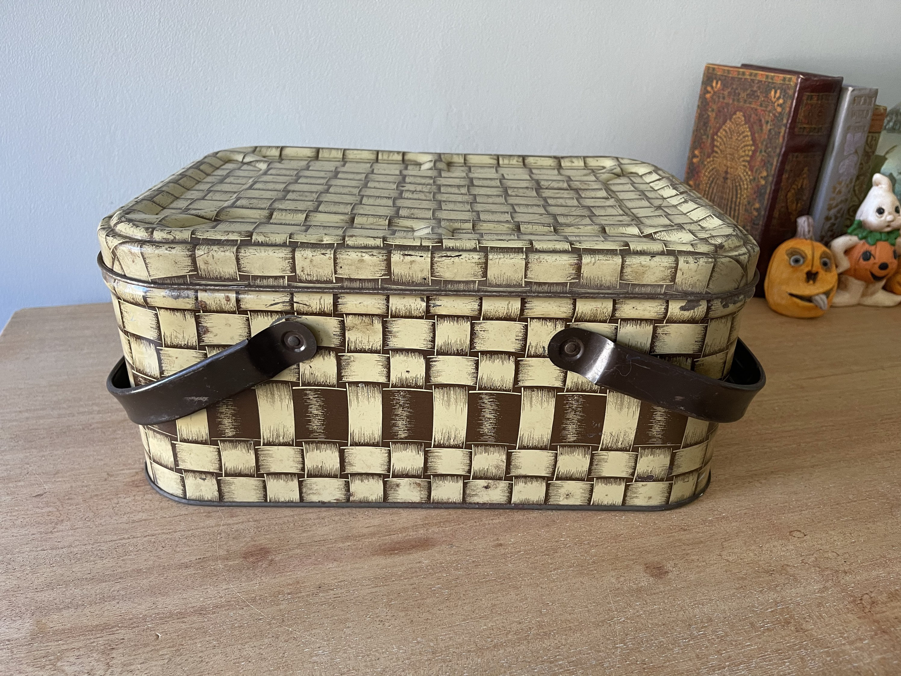 美品　Vintage picnic basket Vintage Picnic Basket, Vintage Metal Basket, Vintage Easter Basket