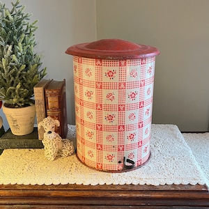 Vintage Trash Can with Foot Pedal, White Trashcan, Industrial Wastebasket, Vintage Medical Trashcan, Metal step wastebasket, Medical Tin