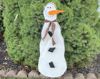 Large Snowman yard stake, Winter yard art, Primitive Snowman, Winter outdoor decorations, Snowman garden stake, Wooden Snowman Decoration