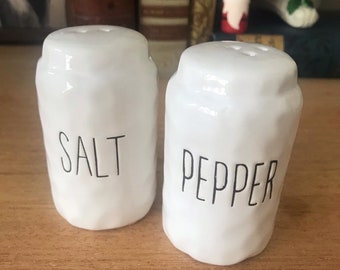 White Ceramic Salt and Pepper Shaker Set, Farmhouse salt and pepper shakers, salt pepper collectors, Salt and Pepper, salt pepper shakers