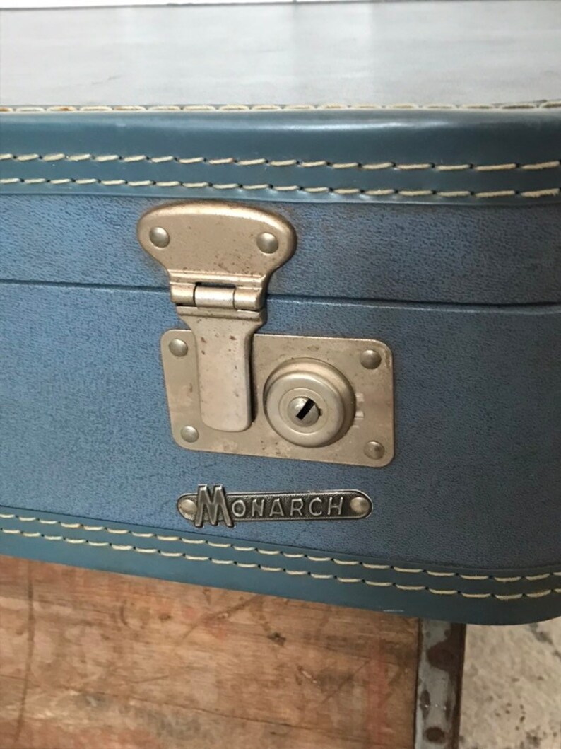 Vintage blue suitcase, vintage monarch suitcase, Vintage luggage image 5