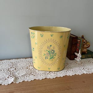 Vintage Yellow Floral Trash Can, Vintage Nursery Trash Can, Metal Trash Can, Floral Waste Basket, Vintage Trash Can, Wastebasket, Decoware