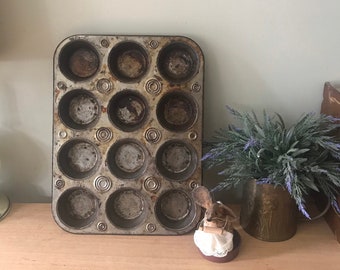 Vintage Muffin Pan, Vintage Muffin Tin, 12 Cup Muffin Pan, Farmhouse Kitchen, Rustic Kitchen Decor, Vintage Cupcake Baking Pan, Vintage Tin