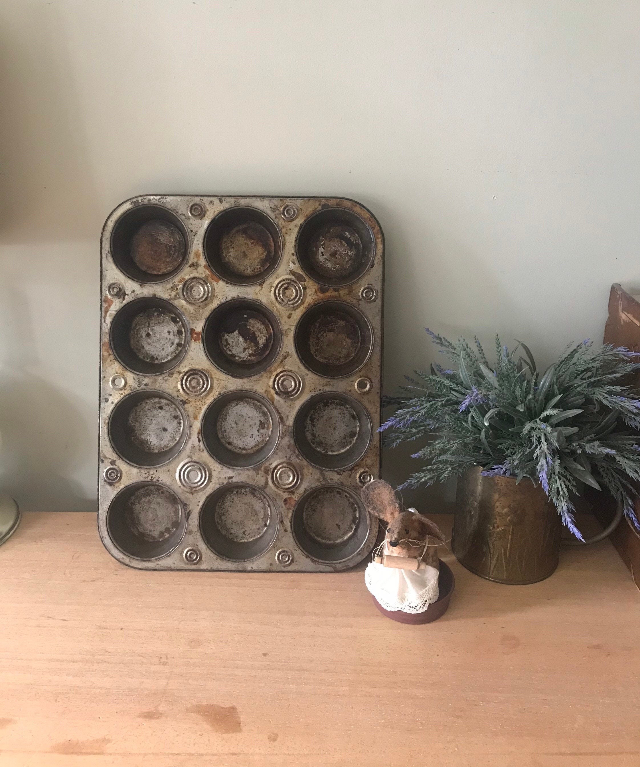 Vintage 12 Cup Muffin Pan, Rustic Farmhouse Kitchen Decor - Etsy
