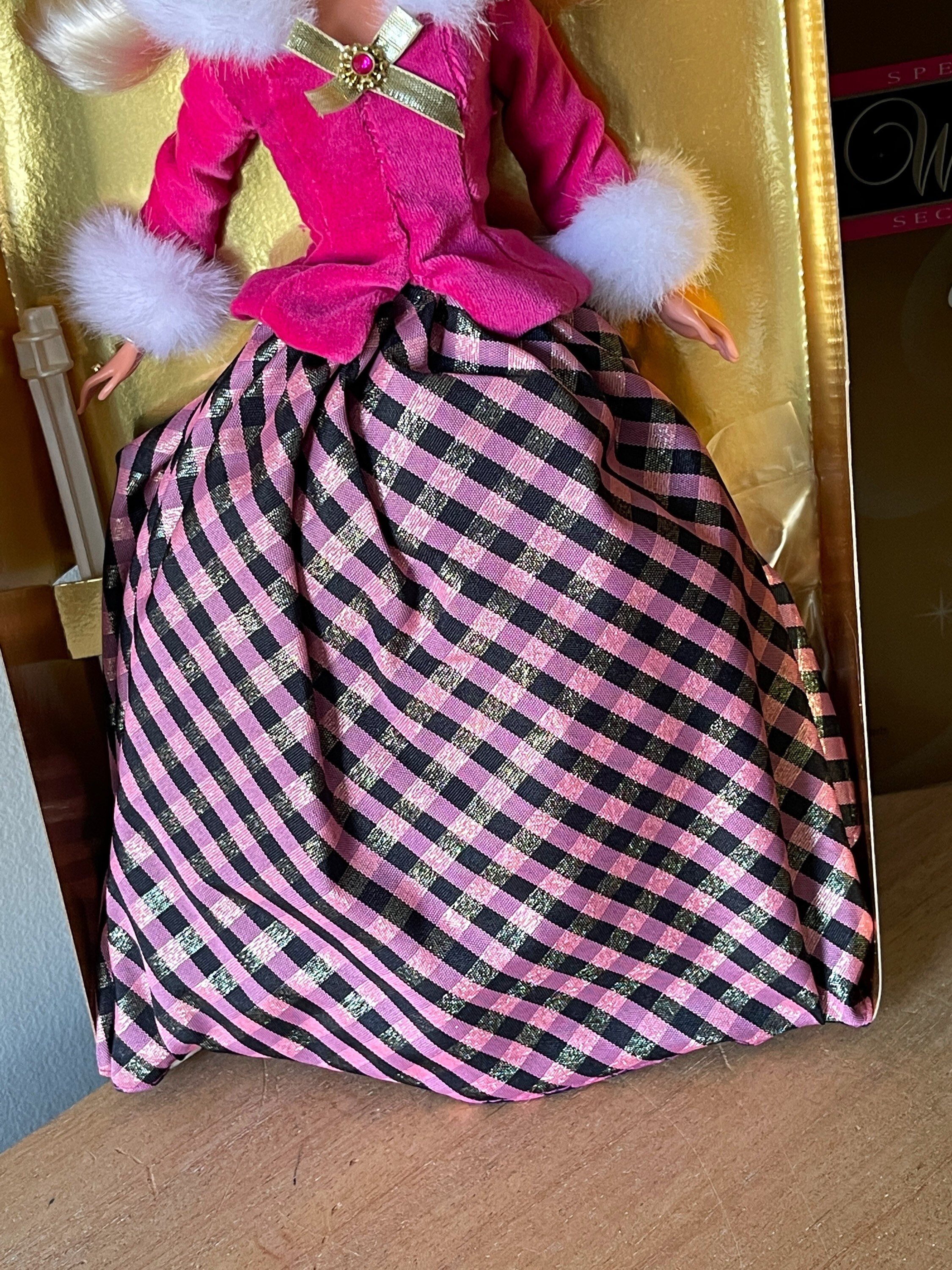 ウィンター・ラプソディー・バービー　 Special Edition 1996年 Amazon.com: Barbie Winter Rhapsody Doll - Avon Exclusive 2nd