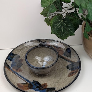 Studio Art Pottery - One (1) Single Piece Chip & Dip Serving Bowl / Platter, Signed
