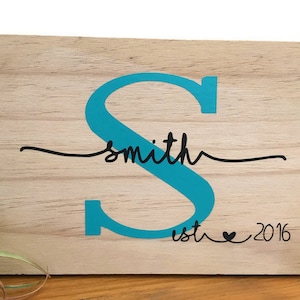 Adesivo murale con nome personalizzato / adesivo monogramma personalizzato, segno del nome di famiglia, decorazione dell&#39;asilo nido monogramma, decorazione murale rimovibile