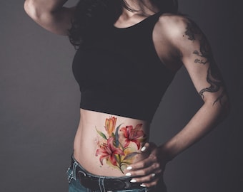 Tatuaje temporal de lirios naranjas grandes, declaración floral