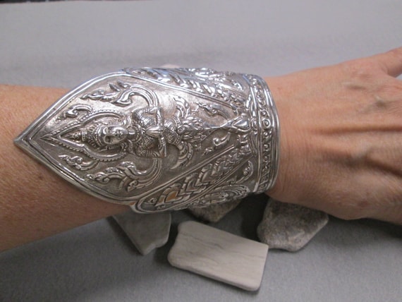 Vintage Antique Huge Siam Sterling Silver Wide Cuff Bracelet  Siam Sterling Silver Wide Cuff Bracelet \