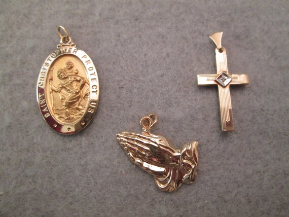 14kt.Gold PRAYING HANDS Pendant>Solid 14kt.Gold P… - image 2