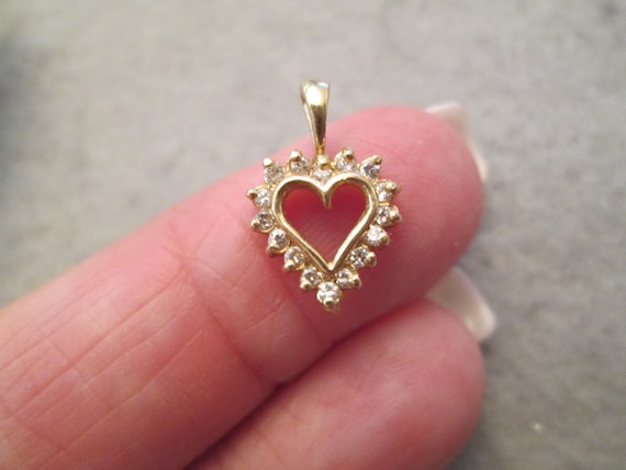 14kt.Gold Diamond HEART Pendant>Solid 14kt.Dainty Heart,14kt heart pendant,Diamond Heart pendant,Birthday,Diamond Heart,Valentine's,Chistmas