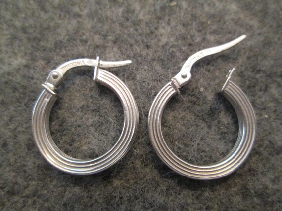 Solid 18kt.White Gold Small Hoop Earrings>18kt.Hoop Earrings,18kt.Gold earrings,White Gold Hoops,Dainty 18kt.Hoops,18kt.Gold jewelry,18kt.