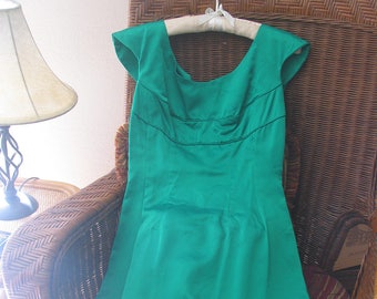 1950s Vintage Emerald Green Satin Cocktail Dress,  Formal Scoop Neck Cap Sleeves Green Satin Cocktail Dress