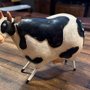 Vintage Metal Resin Cow Figurine – Whimsical Farmhouse Decor – Folk Art Style – Primitive Country Kitchen Accent – 8” Long