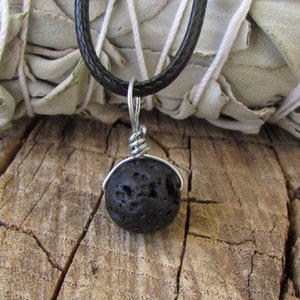 Lavasten eterisk oljediffusor minimalistisk trådlindad 10 mm helande kristallhänge halsband