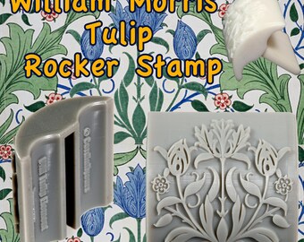 Puede incluir: Un sello de goma gris con un diseño floral con tulipanes y hojas. El sello está etiquetado como "William Morris Tulip Rocker Stamp".