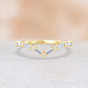 Art Deco Labradoritring, Halb Eternity Ring aus 14K Gelbgold, Chevron Diamant-Matching Band, V-förmiger Stapelring