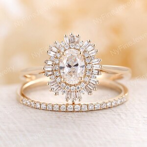 Vintage Moissanite Verlobungsring Set Ovalschliff Art-Deco-Baguette-Schliff Diamant CZ Halo Gelbgold Brautset Jubiläumsversprechen Ringset