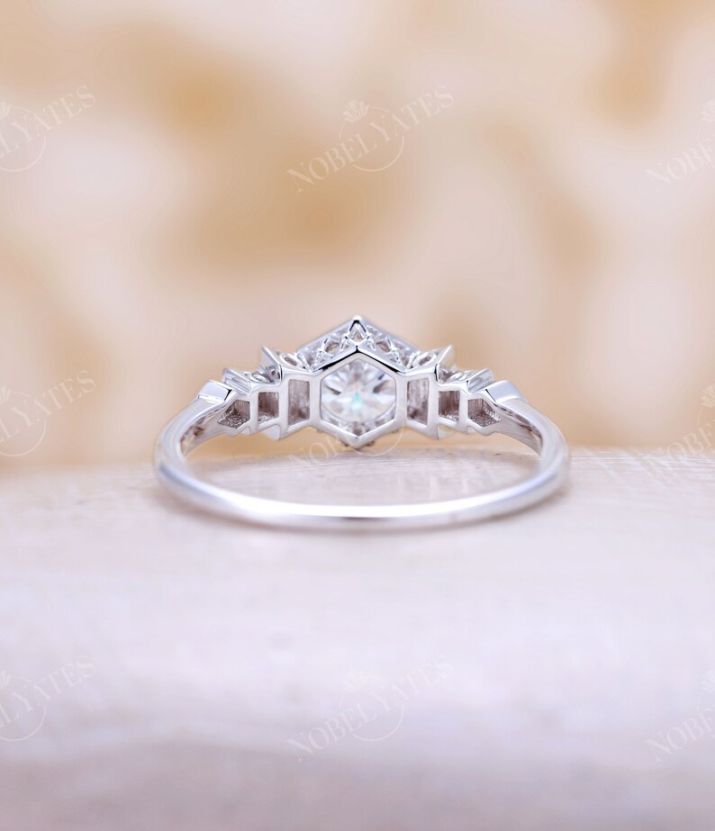 Round cut Moissanite engagement ring Vintage ring unique art deco solid white gold prong Natural Diamond ring bridal Anniversary ring imagem 6