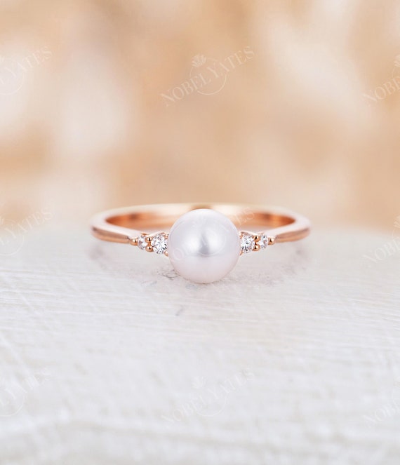 Simple Pearl Ring