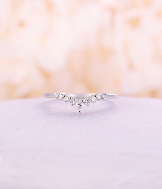 Goods are hard to come by Curved wedding band women 14K