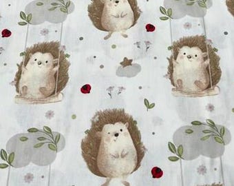 Komplet pościeli dziecięcej „Jeż”, białe lub szare bawełniane poszewki na poduszki i poszwa na kołdrę