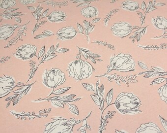 Mantel impermeable con grandes flores de algodón sobre fondo rosa melocotón.