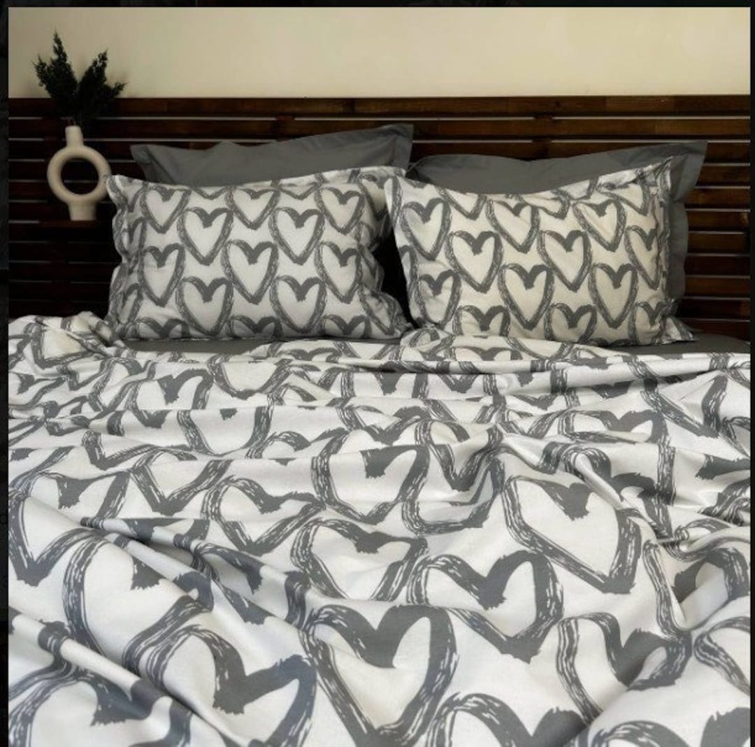 Ropa de cama con funda de almohada de corazones grises grandes
