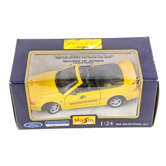 Maisto 1/24 1994 Mustang GT Convertible Yellow Limited Edition