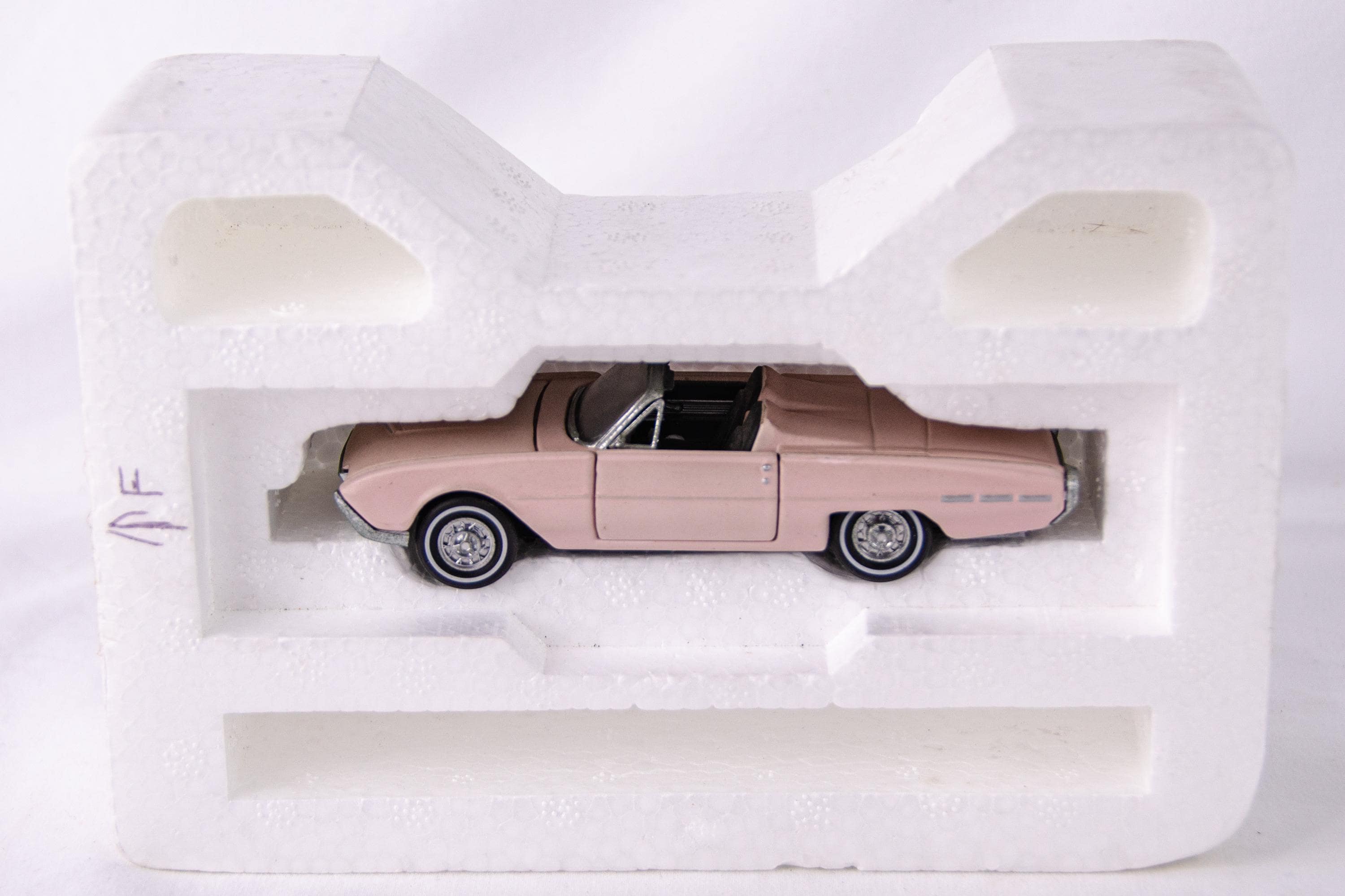 Franklin Mint 1:43 1962 Ford Thunderbird Convertible Diecast Model