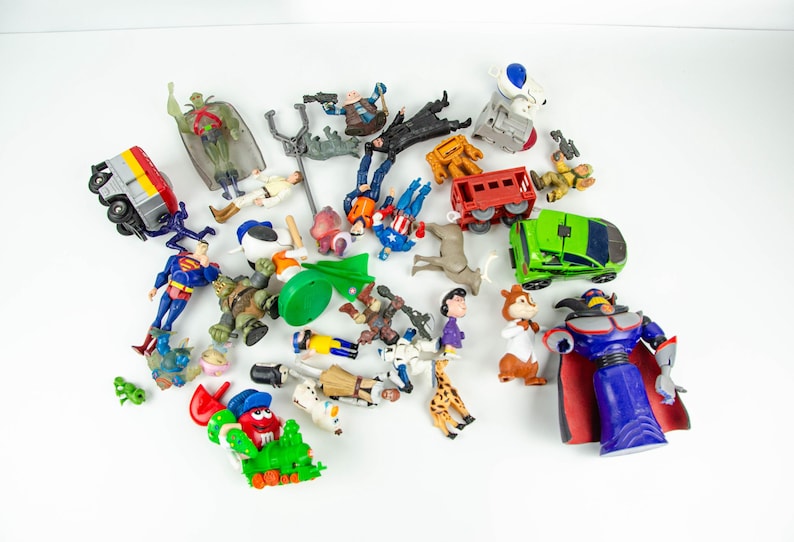 Lote de figuras de ação vintage: Superman, Star Wars, Snoopy, Vingadores, Capitão América imagem 1
