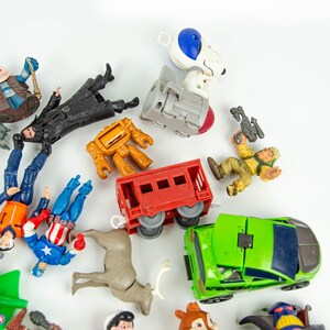 Lote de figuras de ação vintage: Superman, Star Wars, Snoopy, Vingadores, Capitão América imagem 4